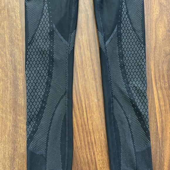 Size 4 Lululemon Mapped Out High Rise Tight 28" Black Florid Flash - Picture 3 of 8
